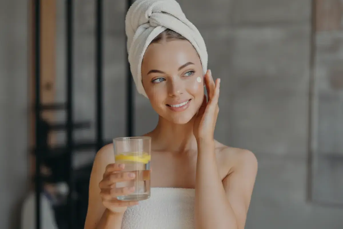 Sabahları Uyanır Uyanmaz Yapılan 5 Basit Alışkanlıkla Cildin Işıldasın